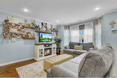 219 Medea Way, Central Islip, NY 11722 - Photo 5