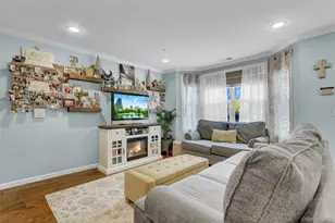 219 Medea Way, Central Islip, NY 11722 - Photo 5
