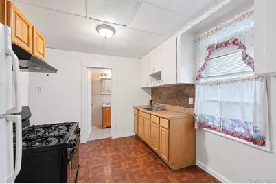 212 Edwards Place, Yonkers, NY 10703 - Photo 3