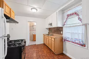 212 Edwards Pl, Yonkers, NY 10703 - Photo 3