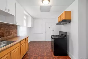 212 Edwards Pl, Yonkers, NY 10703 - Photo 9