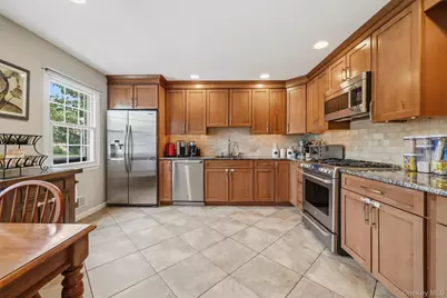 600 Mohawk Court, Suffern, NY 10901 - Photo 17