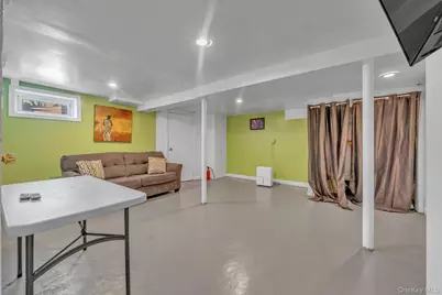 195 Alabama Avenue, Hempstead, NY 11550 - Photo 17