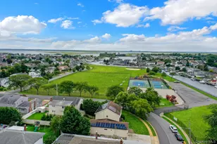 34 Admiral Rd, Massapequa, NY 11758 - Photo 27
