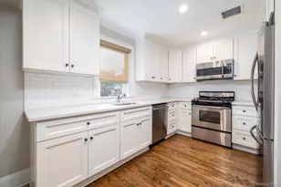 42 Woodland Ave, Rockville Centre, NY 11570 - Photo 7