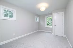 42 Woodland Ave, Rockville Centre, NY 11570 - Photo 9