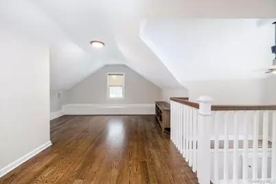 42 Woodland Avenue #Upper, Rockville Centre, NY 11570 - Photo 15