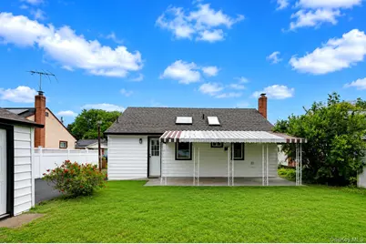 116 E Booker Avenue, Wyandanch, NY 11798 - Photo 5