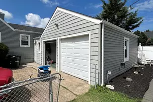 76 Idaho St, Lindenhurst, NY 11757 - Photo 3