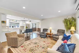 42 Dock Ln, Wantagh, NY 11793 - Photo 11