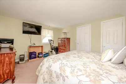 694 Pease Lane, West Islip, NY 11795 - Photo 19