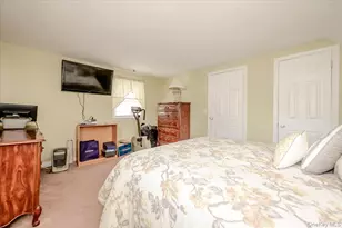 694 Pease Ln, West Islip, NY 11795 - Photo 19