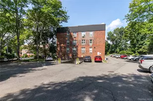 185 Middle Neck S, Great Neck, NY 11021 - Photo 23
