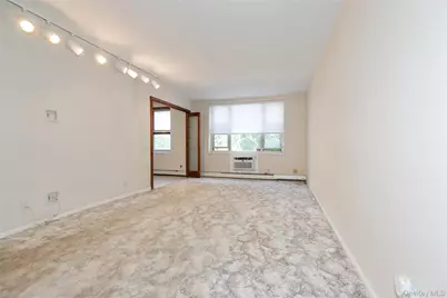 185 Middle Neck S #1-L, Great Neck, NY 11021 - Photo 7