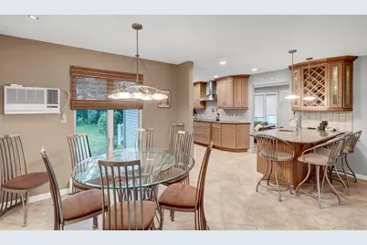 61 Gridley Street, West Islip, NY 11795 - Photo 11