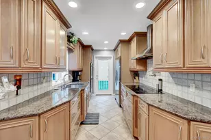 61 Gridley St, West Islip, NY 11795 - Photo 7