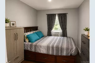17220 111th Avenue, Jamaica, NY 11433 - Photo 9