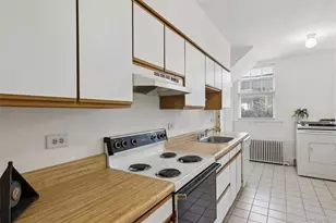 208A Wheatley Rd, Old Westbury, NY 11568 - Photo 13