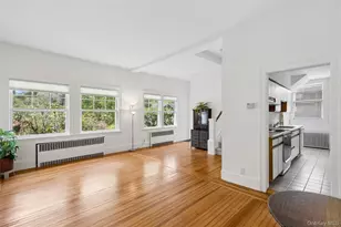 208A Wheatley Rd, Old Westbury, NY 11568 - Photo 9
