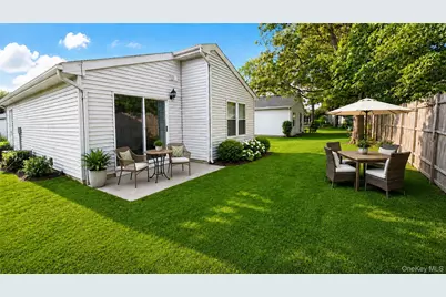 53 Village Circle E #E053, Manorville, NY 11949 - Photo 15