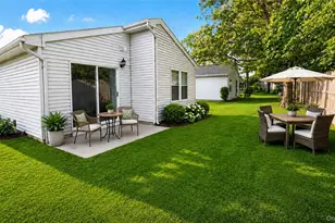 53 Village Cir E, Manorville, NY 11949 - Photo 15