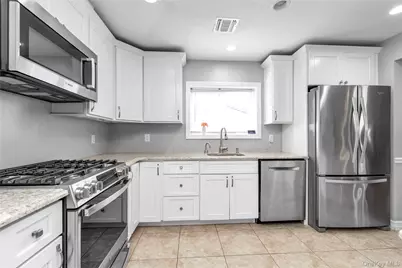 647 Jarvis Avenue, Far Rockaway, NY 11691 - Photo 9