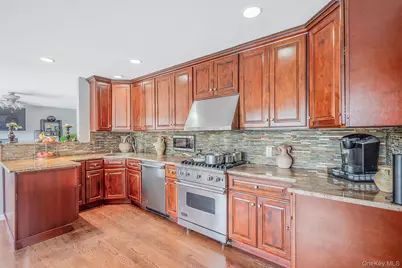 64 Mowbray Avenue, Bay Shore, NY 11706 - Photo 7