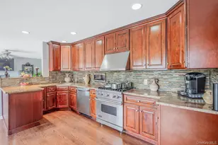 64 Mowbray Ave, Bay Shore, NY 11706 - Photo 7