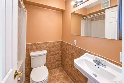 64 Mowbray Avenue, Bay Shore, NY 11706 - Photo 31
