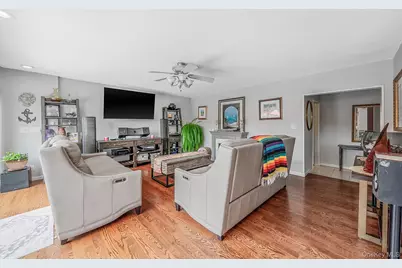 64 Mowbray Avenue, Bay Shore, NY 11706 - Photo 15
