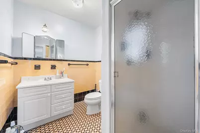 3 Demott Avenue, Rockville Centre, NY 11570 - Photo 27