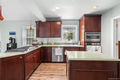 3 Demott Avenue, Rockville Centre, NY 11570 - Photo 15