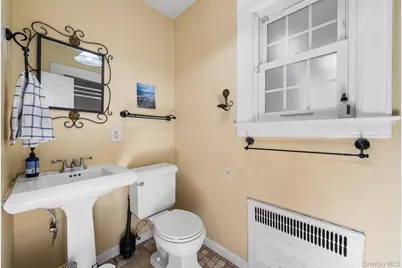 3 Demott Avenue, Rockville Centre, NY 11570 - Photo 19