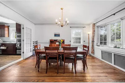 3 Demott Avenue, Rockville Centre, NY 11570 - Photo 11