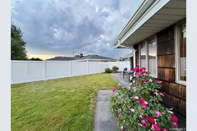 89 Bruce Avenue, Hicksville, NY 11801 - Photo 23