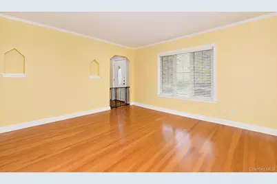 93 Gilmore Boulevard, Floral Park, NY 11001 - Photo 3