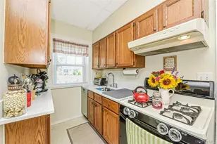 510 Secatogue Ave, Farmingdale, NY 11735 - Photo 5