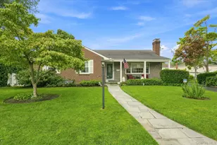 8 Anthony Marangiello St, Glen Cove, NY 11542 - Photo 3