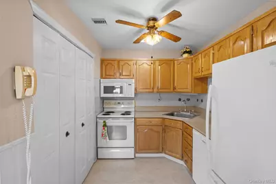 118 Knolls Drive, Stony Brook, NY 11790 - Photo 17