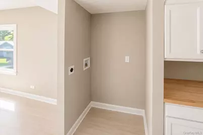 16 Jennifer Court, Poughkeepsie, NY 12601 - Photo 7