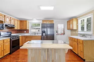 211 Hampton Ave, Mastic, NY 11950 - Photo 13