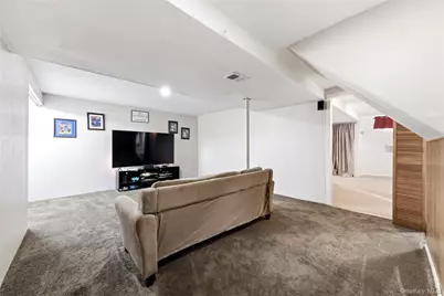 211 Hampton Avenue, Mastic, NY 11950 - Photo 21