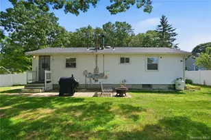 211 Hampton Ave, Mastic, NY 11950 - Photo 25