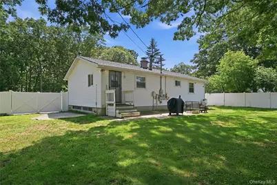 211 Hampton Avenue, Mastic, NY 11950 - Photo 27