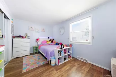 211 Hampton Avenue, Mastic, NY 11950 - Photo 17