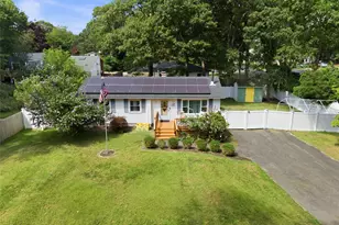 211 Hampton Ave, Mastic, NY 11950 - Photo 5