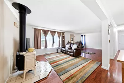 211 Hampton Avenue, Mastic, NY 11950 - Photo 9