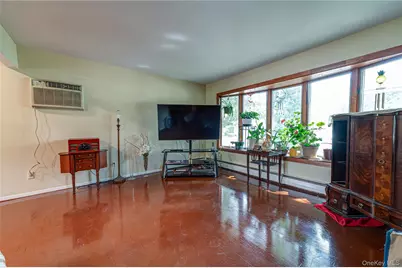 40 Rockland Avenue, West Babylon, NY 11704 - Photo 5