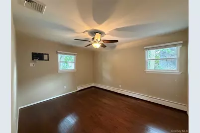 40 Edgewood Road Second Floor Unit #2, Port Washington, NY 11050 - Photo 9