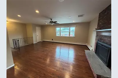 40 Edgewood Road Second Floor Unit #2, Port Washington, NY 11050 - Photo 3